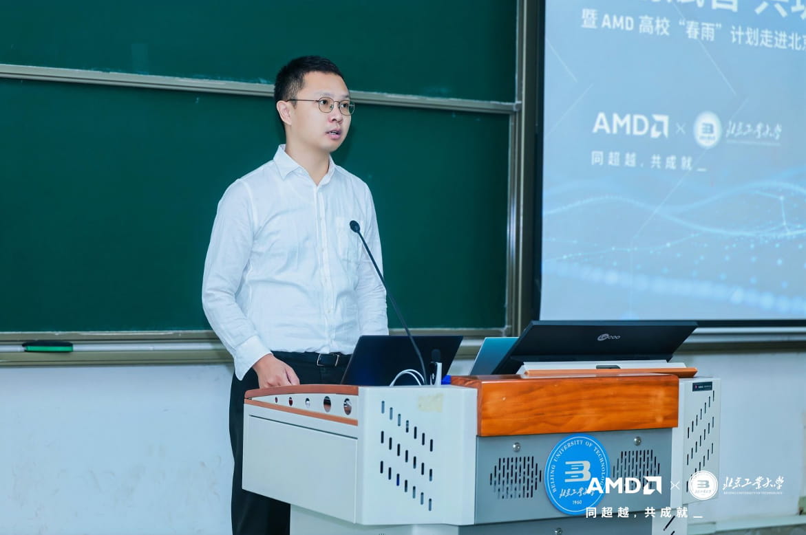北京工业大学研究生院副院长焦峪波致辞